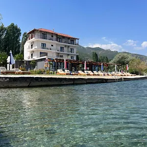 Hotel Victoria, Memlishte